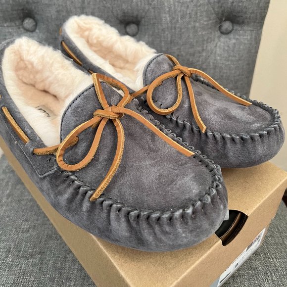 Ugg Dakota gray suede moccasins - Picture 2 of 10